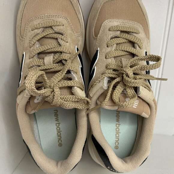 New Balance 574 Shoes in Beige/Black Size 8 in Men's. 9.5 Women's - Picture 7 of 8